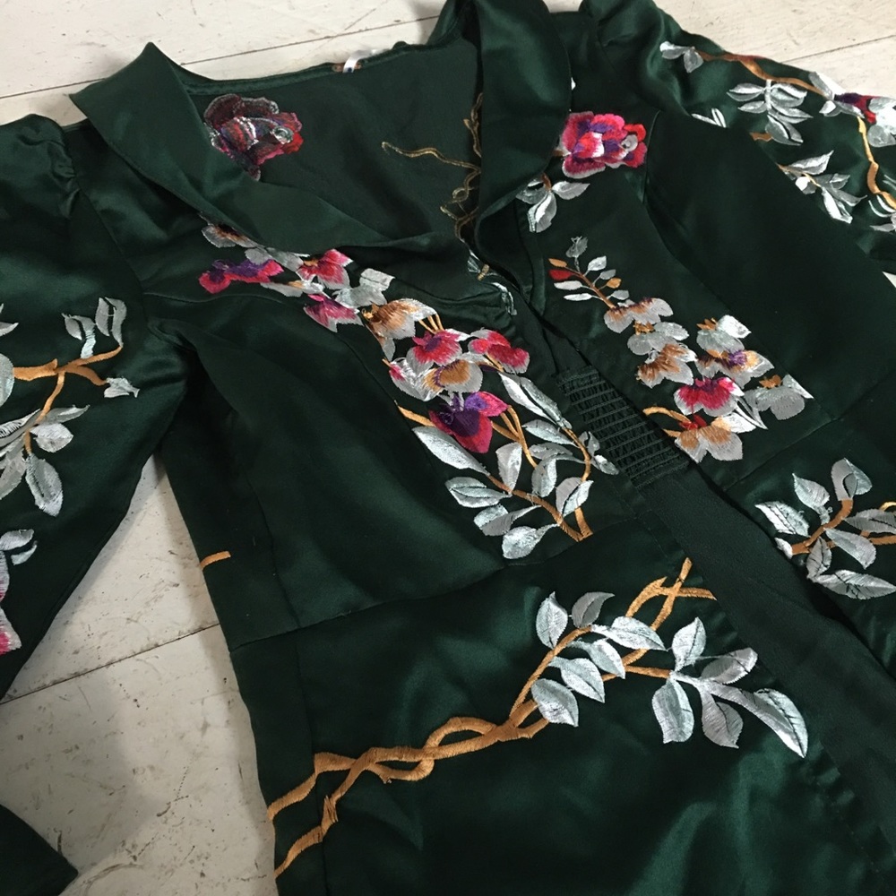 SALE 🕶 Free People Embroidered Green Top